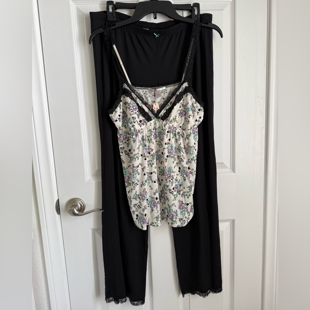 Victoria secret Floral Lace Trim cami and black pants PJ Set size large